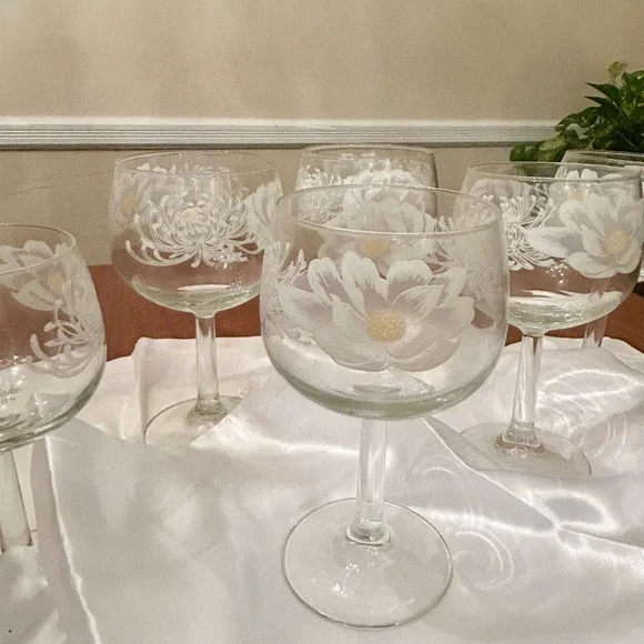 Noritake Design Hand-Painted Elegant Chrysanthemum White Floral - Set of 6